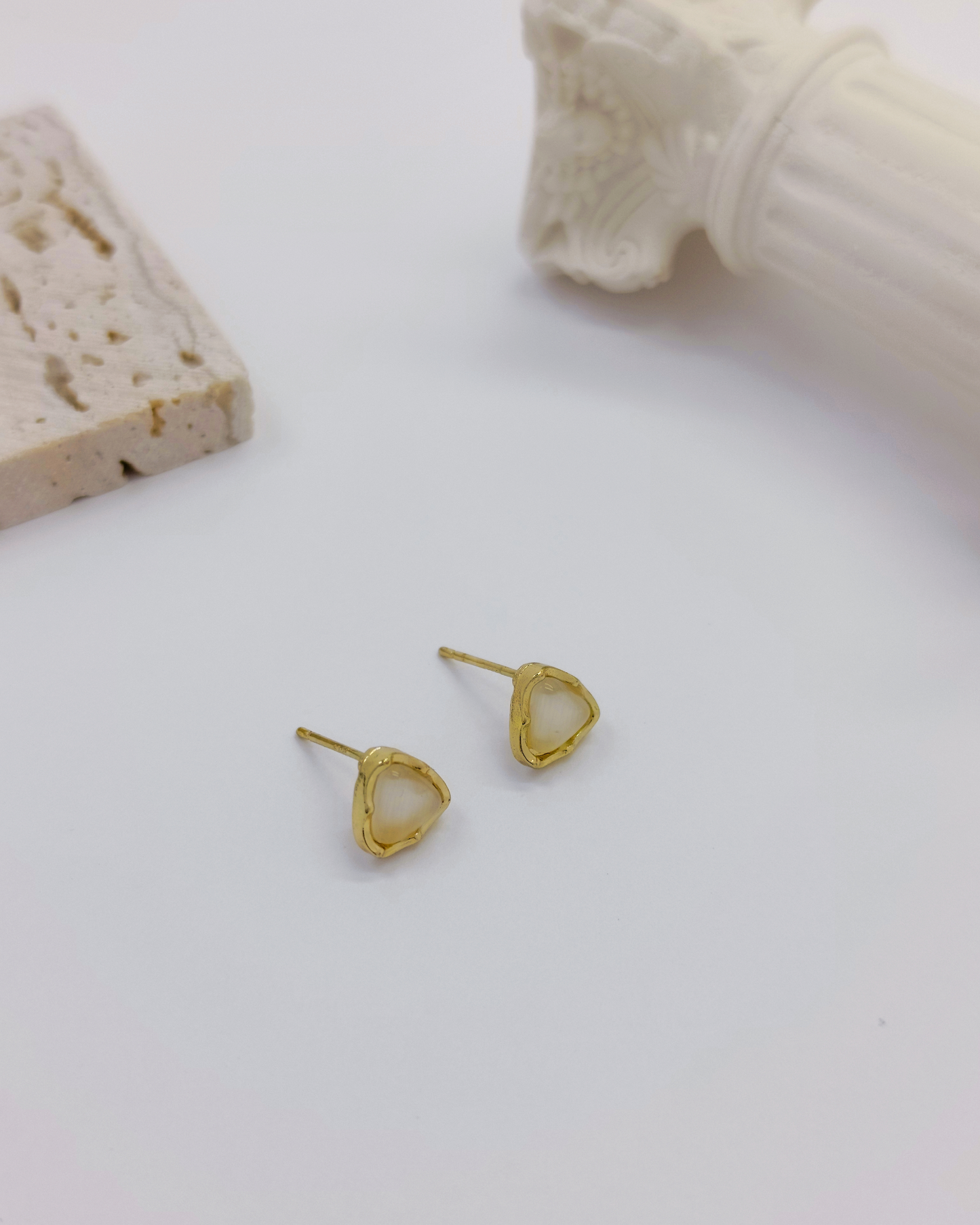 Charminz lightweight silver earrings – crafted with S925 silver, stylish minimalist jewelry ideal for daily outfits or special moments