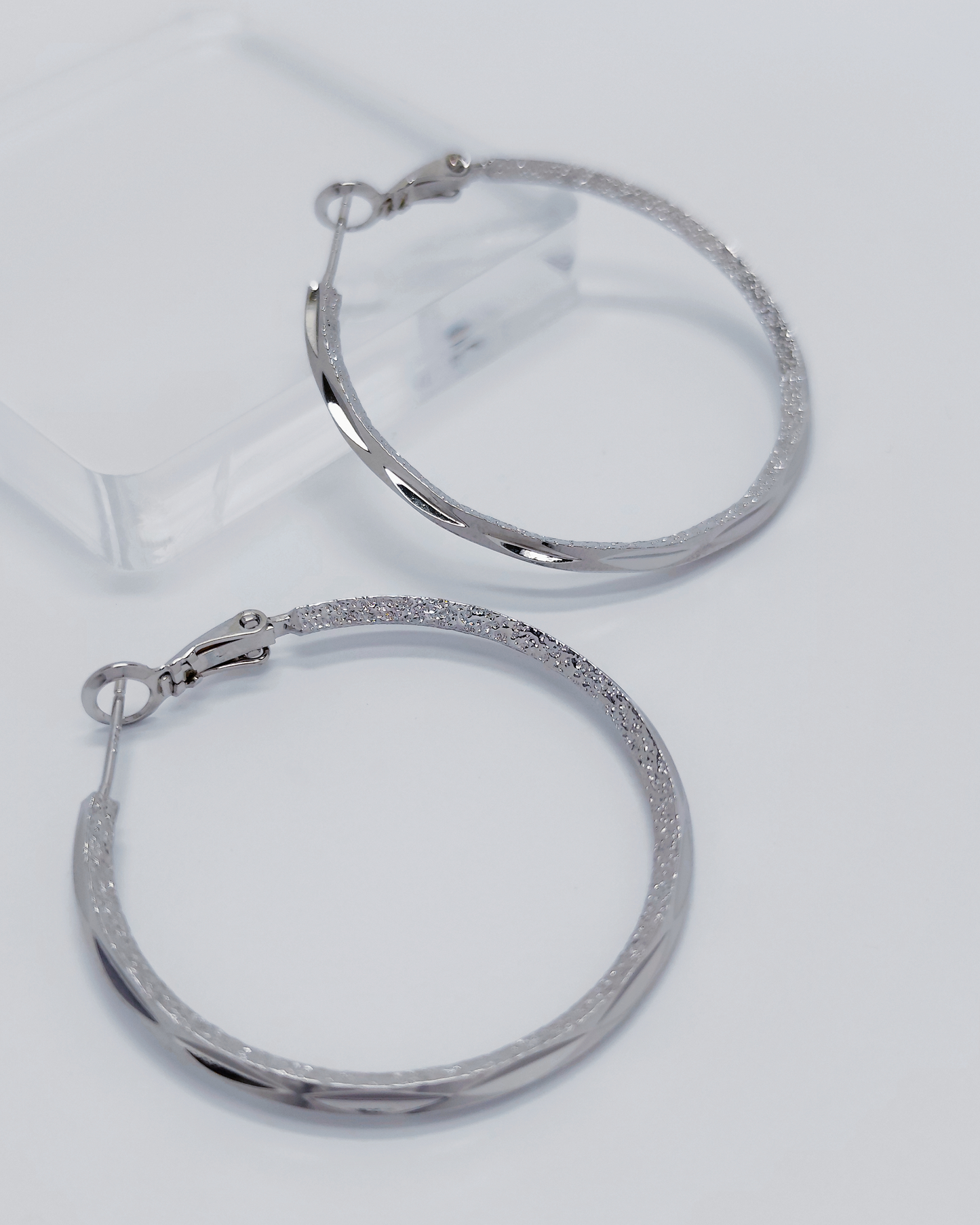 Charminz hypoallergenic silver earrings – S925 minimalist studs for casual, professional, or romantic looks