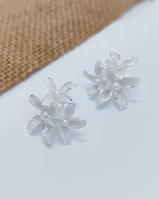 Women’s minimalist stud earrings – S925 silver, hypoallergenic and elegant. Designed by Charminz for effortless everyday wear