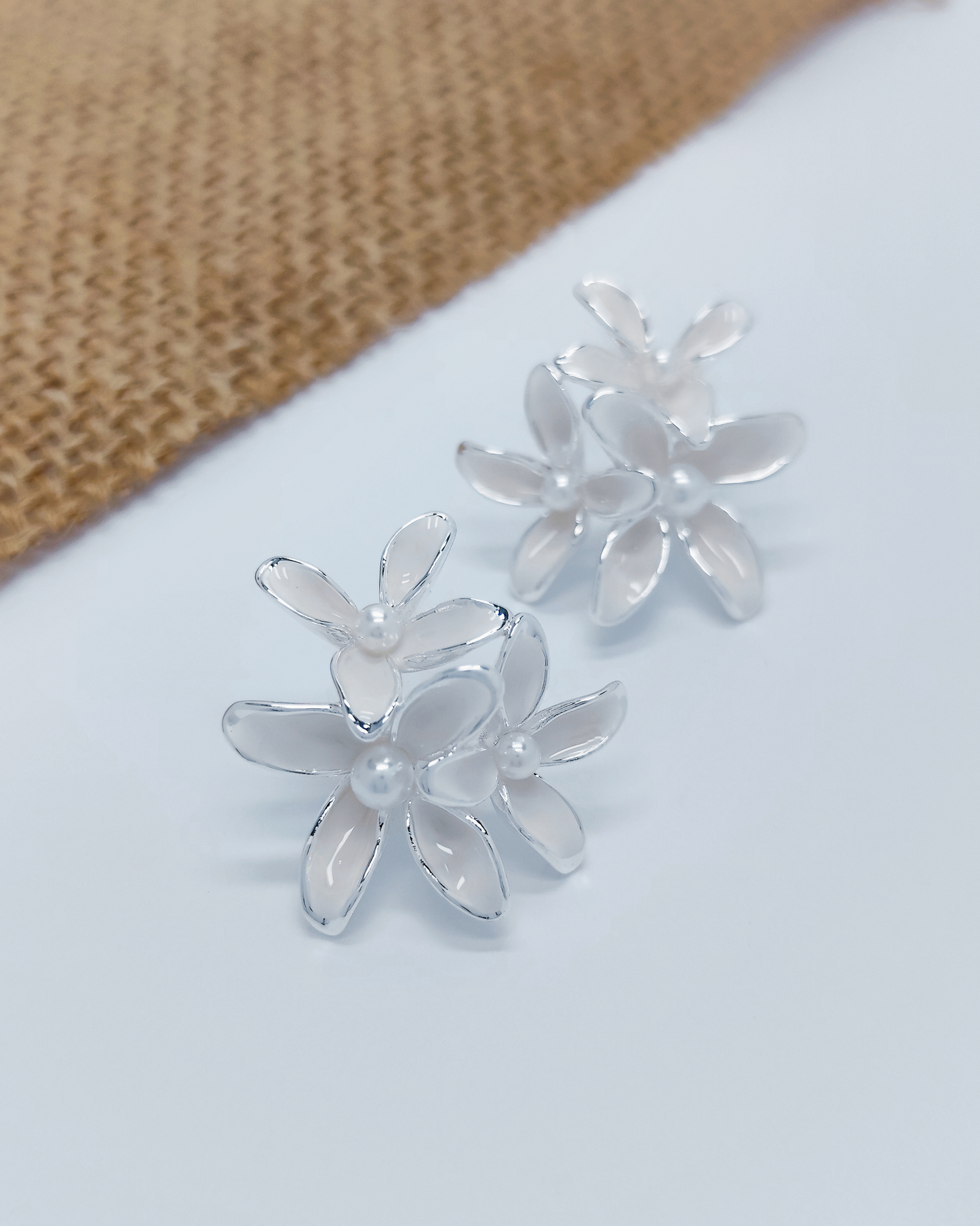 Charminz lightweight silver earrings – crafted with S925 silver, stylish minimalist jewelry ideal for daily outfits or special moments