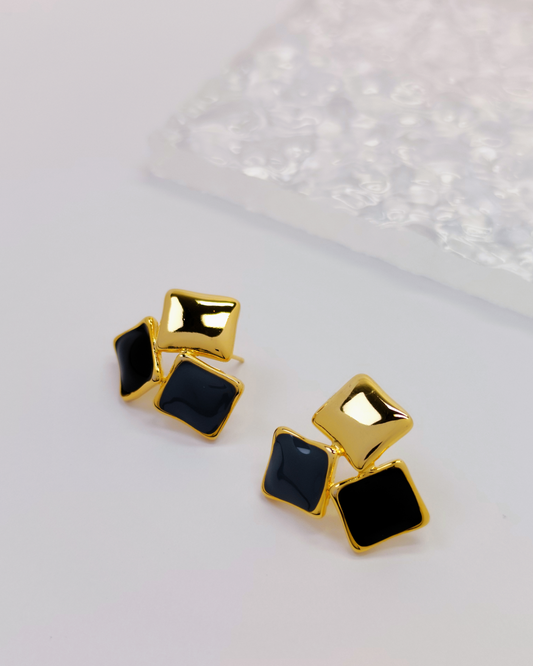 Elegant S925 silver earrings by Charminz – skin-friendly, stylish jewelry for women, suitable for work, gifting, or casual looks