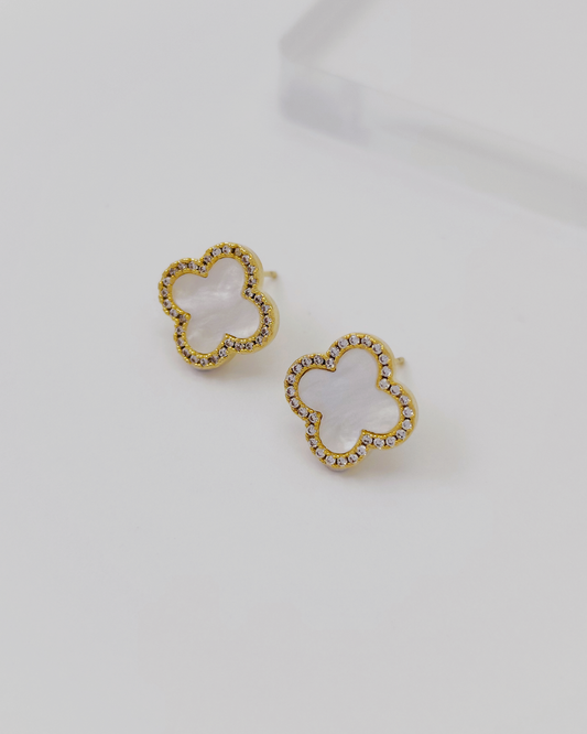 Charminz minimalist silver earrings – S925 studs designed for comfort, beauty, and effortless daily fashion