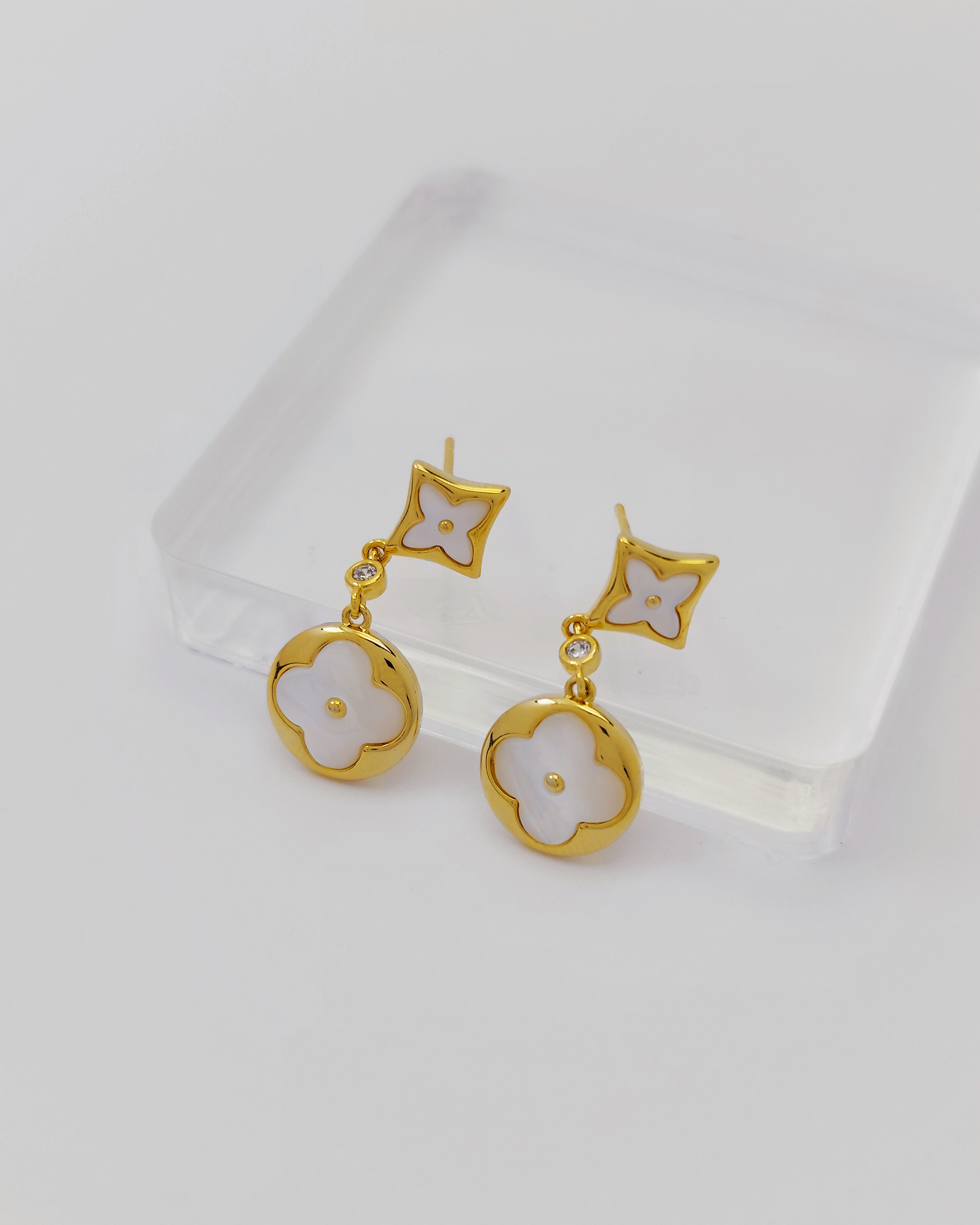 Charminz classic silver studs – minimalist and hypoallergenic S925 earrings for women with sensitive ears