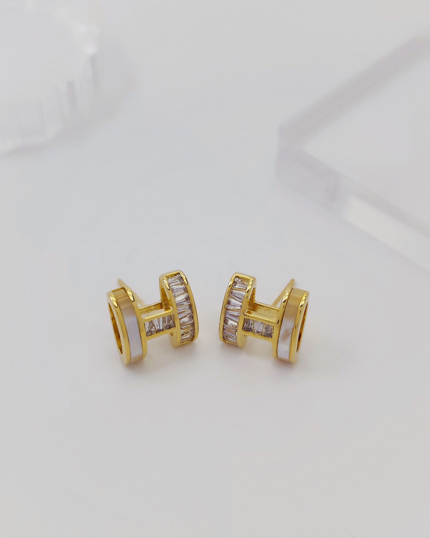 Charminz classic silver studs – minimalist and hypoallergenic S925 earrings for women with sensitive ears
