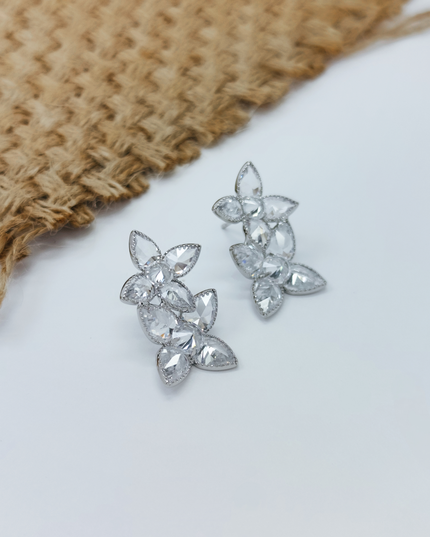 Charminz classic silver studs – minimalist and hypoallergenic S925 earrings for women with sensitive ears