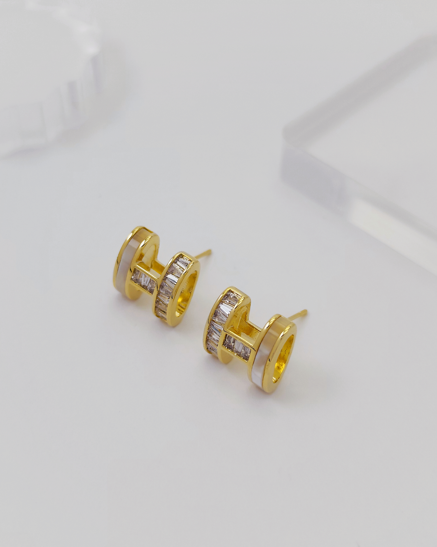 Minimalist earrings for women – S925 silver, lightweight, allergy-friendly, and elegant daily essentials from Charminz