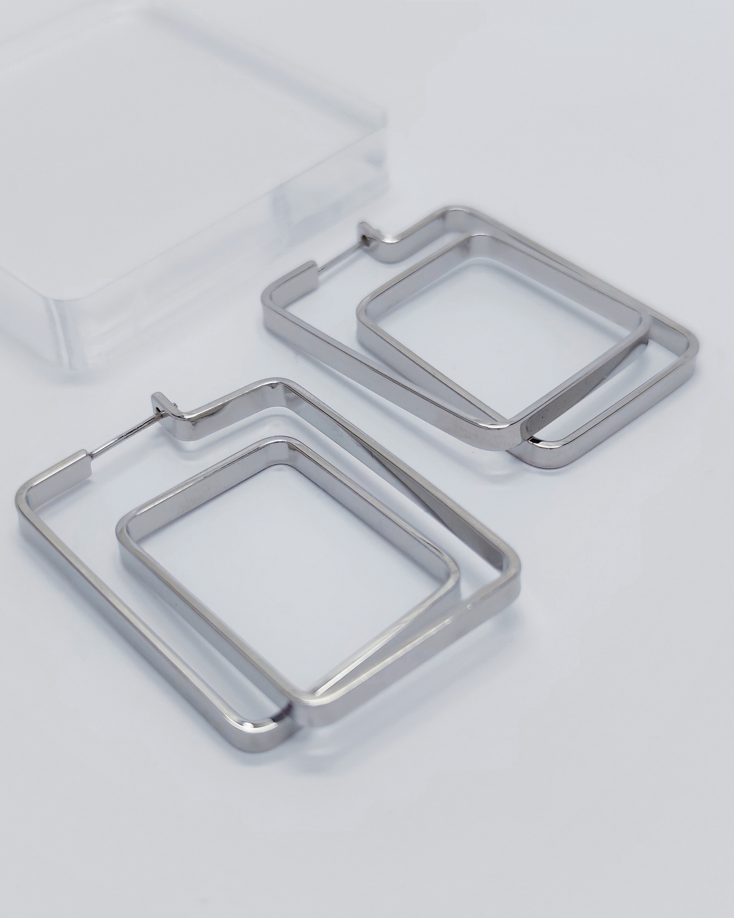 Minimalist earrings for women – S925 silver, lightweight, allergy-friendly, and elegant daily essentials from Charminz
