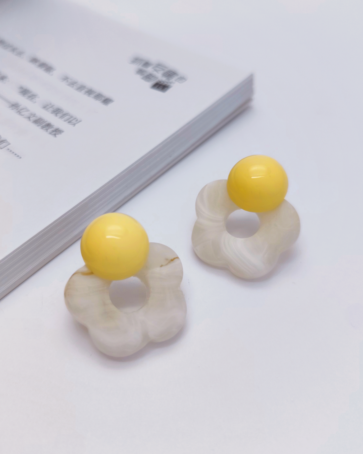 Simple and elegant sterling silver earrings by Charminz – hypoallergenic design, suitable for daily wear and sensitive skin