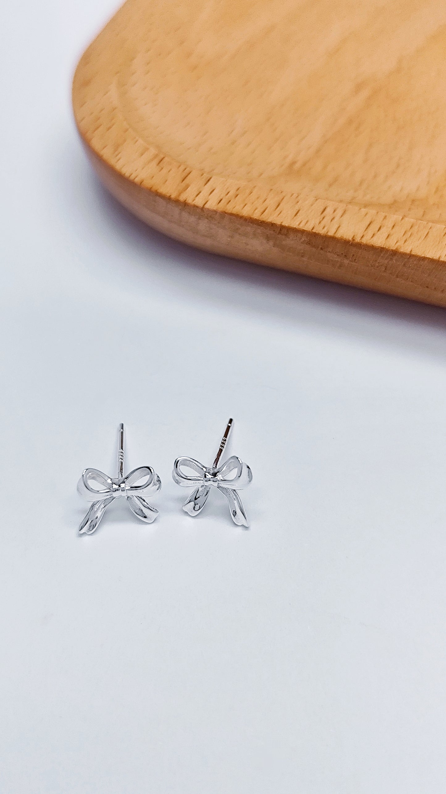 S999 Ribbon Stud Earrings