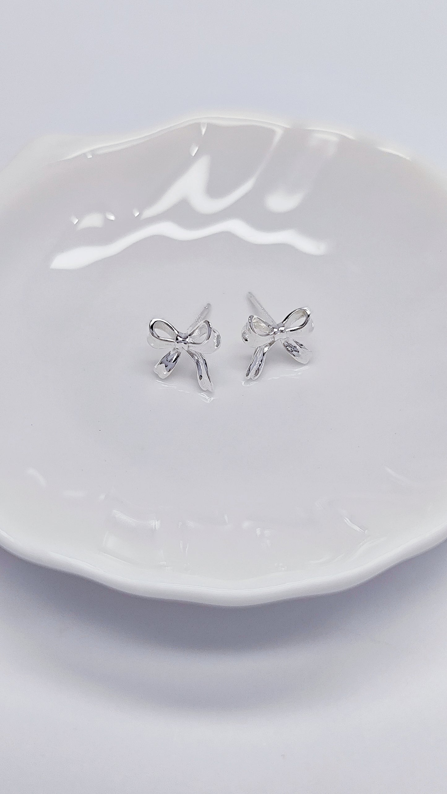 S999 Ribbon Stud Earrings