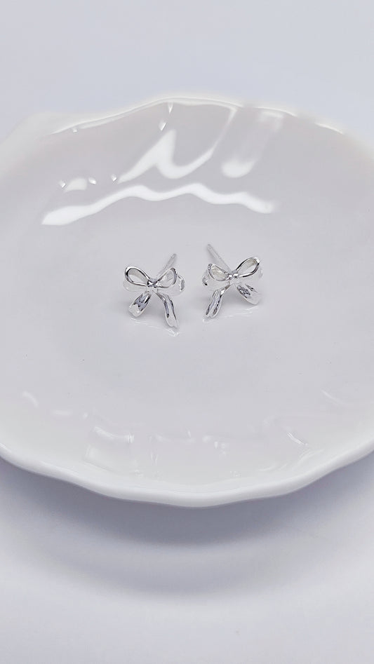 S999 Ribbon Stud Earrings
