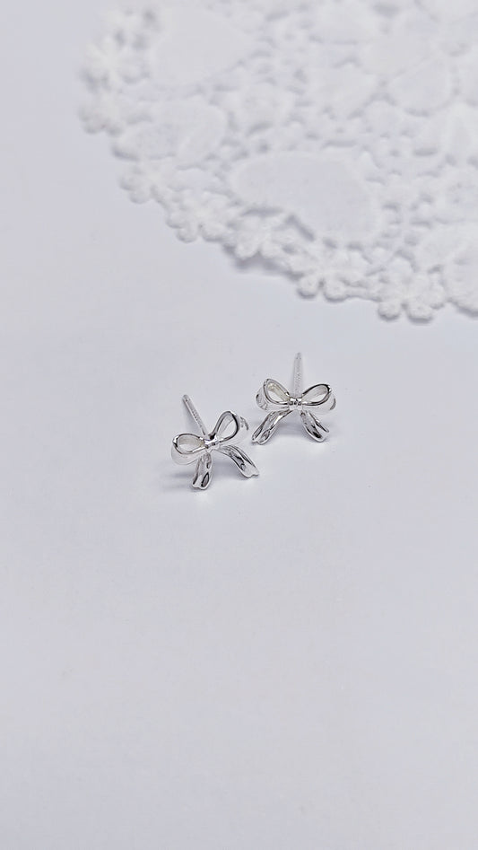 S999 Ribbon Stud Earrings