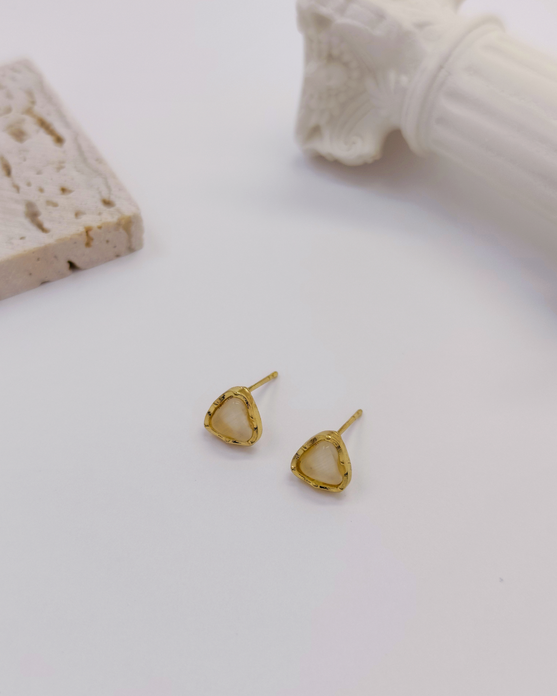 Women’s minimalist stud earrings – S925 silver, hypoallergenic and elegant. Designed by Charminz for effortless everyday wear