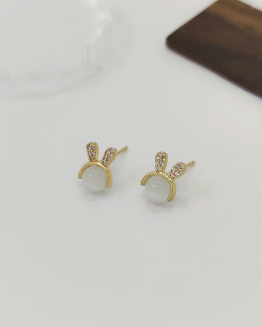 Elegant silver earrings Malaysia – minimalist S925 design from Charminz, perfect for sensitive skin and daily use