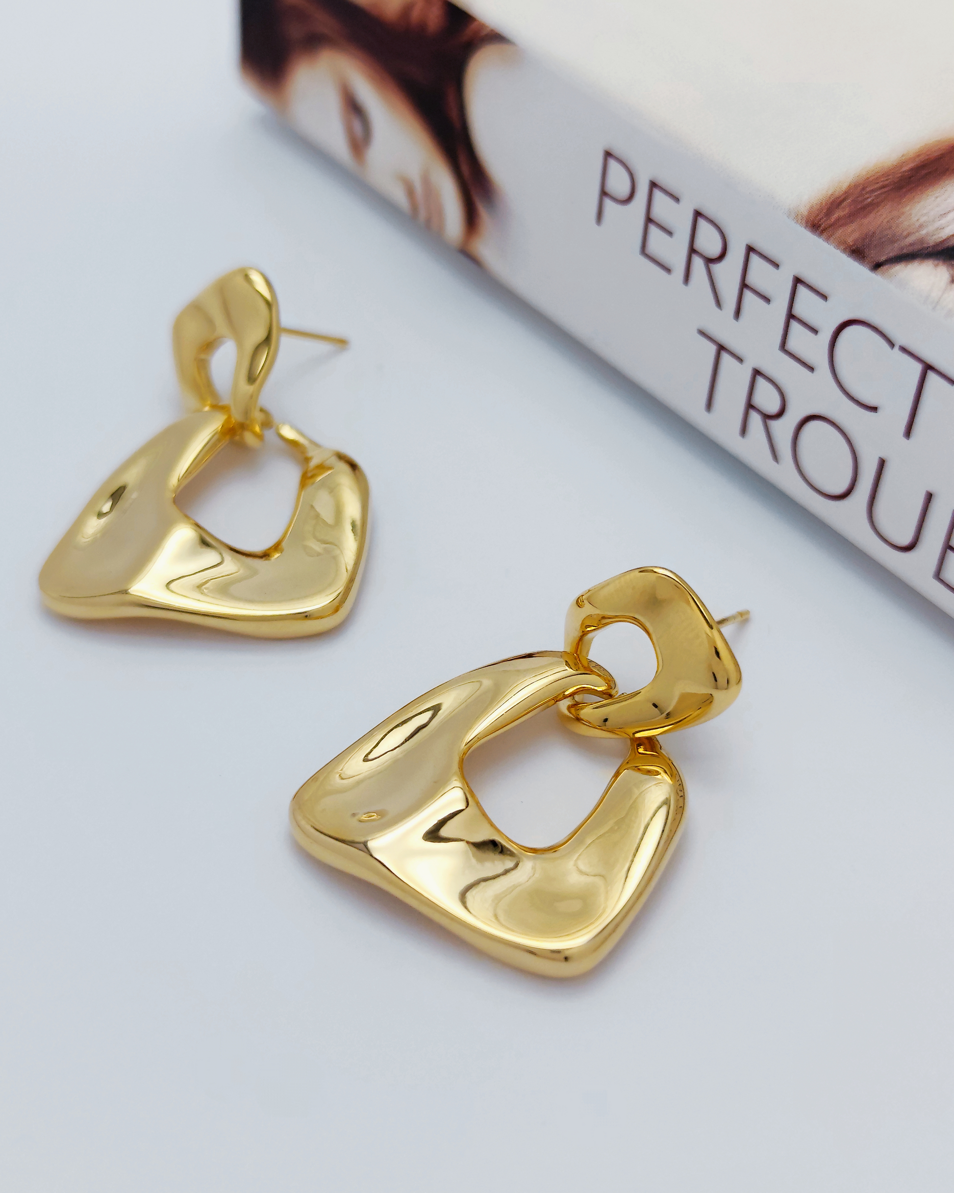 Elegant silver earrings Malaysia – minimalist S925 design from Charminz, perfect for sensitive skin and daily use