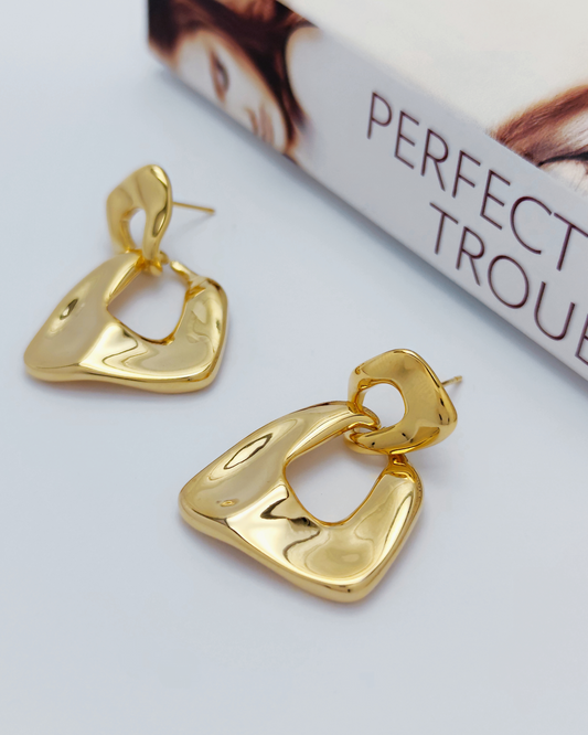 Elegant silver earrings Malaysia – minimalist S925 design from Charminz, perfect for sensitive skin and daily use