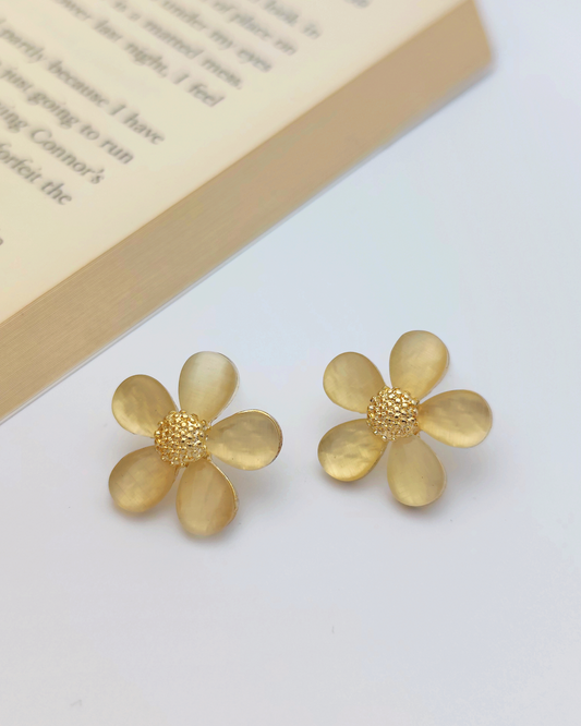Elegant silver earrings Malaysia – minimalist S925 design from Charminz, perfect for sensitive skin and daily use