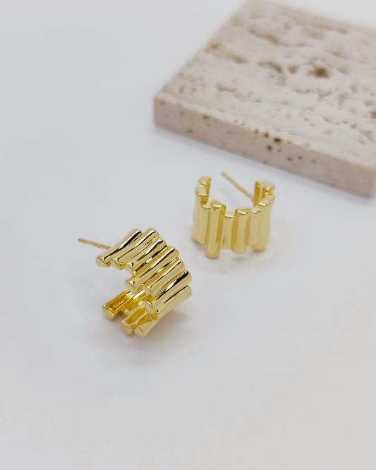 Charminz hypoallergenic silver earrings – S925 minimalist studs for casual, professional, or romantic looks