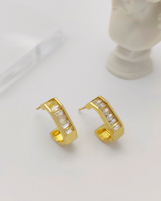 Charminz hypoallergenic silver earrings – S925 minimalist studs for casual, professional, or romantic looks