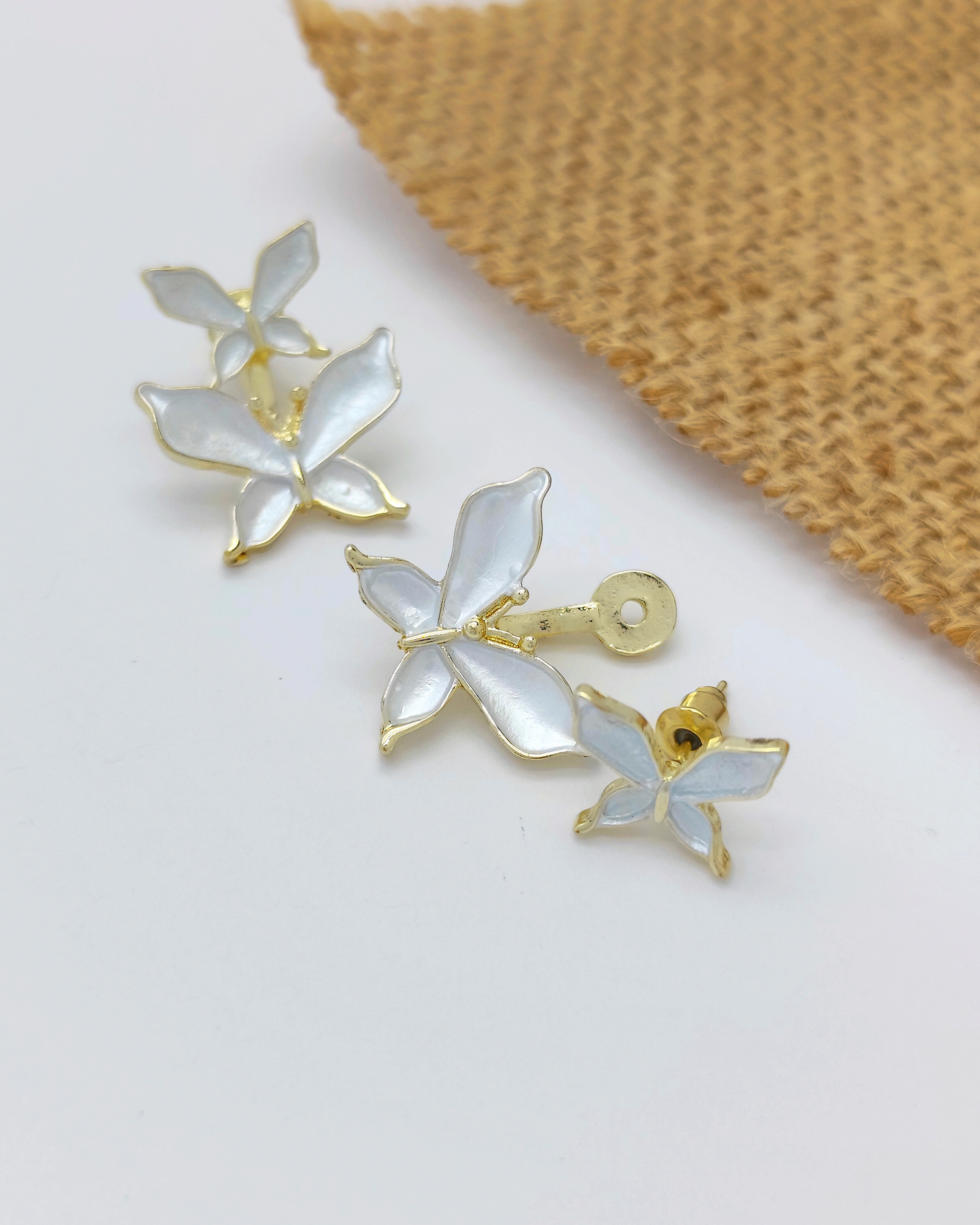 Minimalist S925 silver earrings for her – skin-safe and stylish design by Charminz, suitable for gifts or everyday elegance