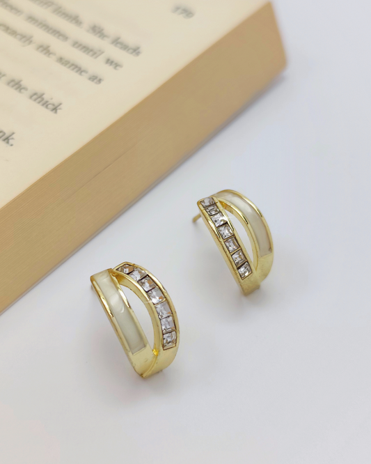 Minimalist S925 silver earrings for her – skin-safe and stylish design by Charminz, suitable for gifts or everyday elegance