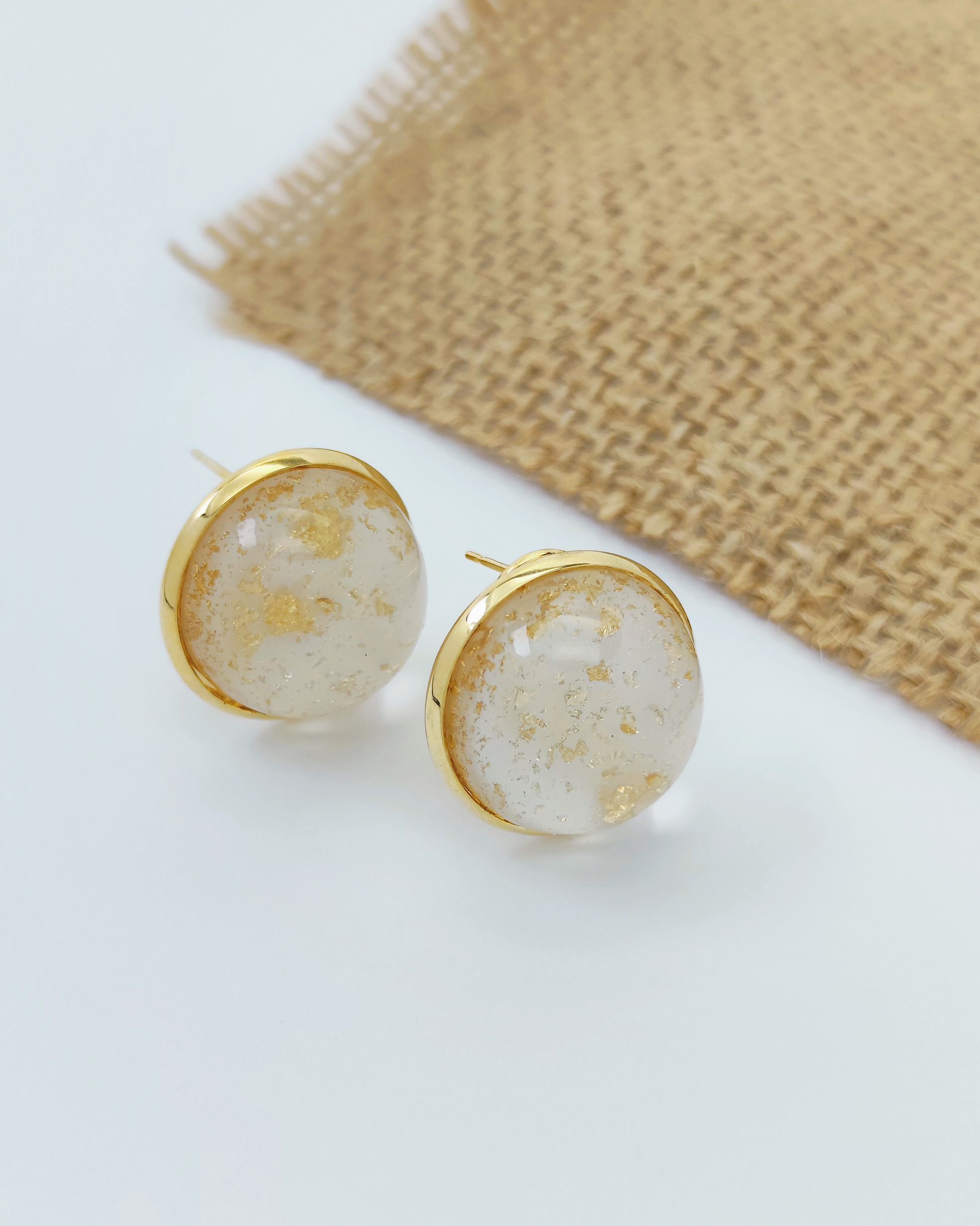 Minimalist S925 silver earrings for her – skin-safe and stylish design by Charminz, suitable for gifts or everyday elegance