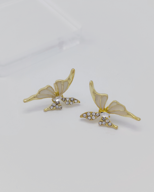 Minimalist S925 silver earrings for her – skin-safe and stylish design by Charminz, suitable for gifts or everyday elegance
