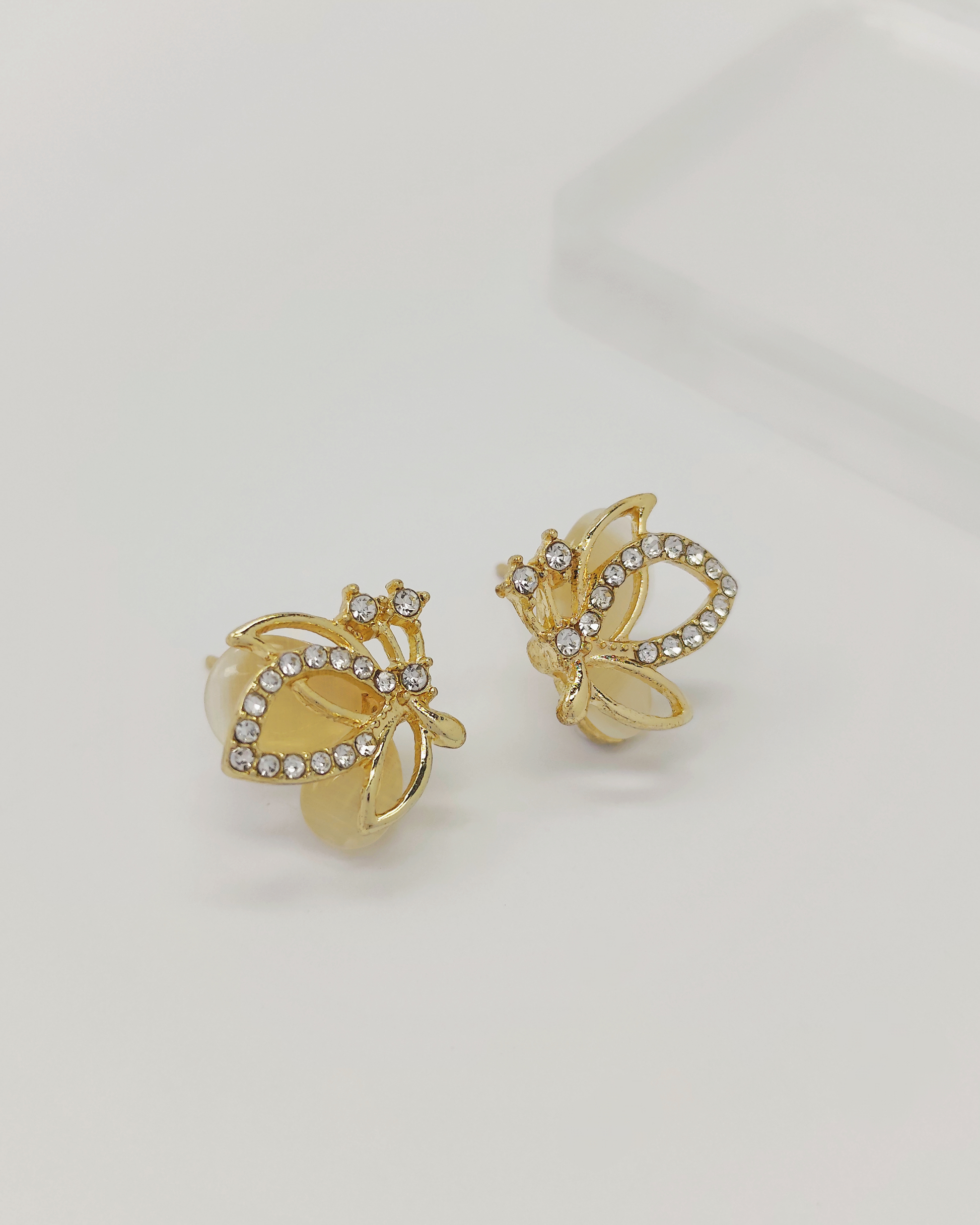 Charminz S925 sterling silver minimalist stud earrings – lightweight, hypoallergenic, and perfect for daily wear in Malaysia