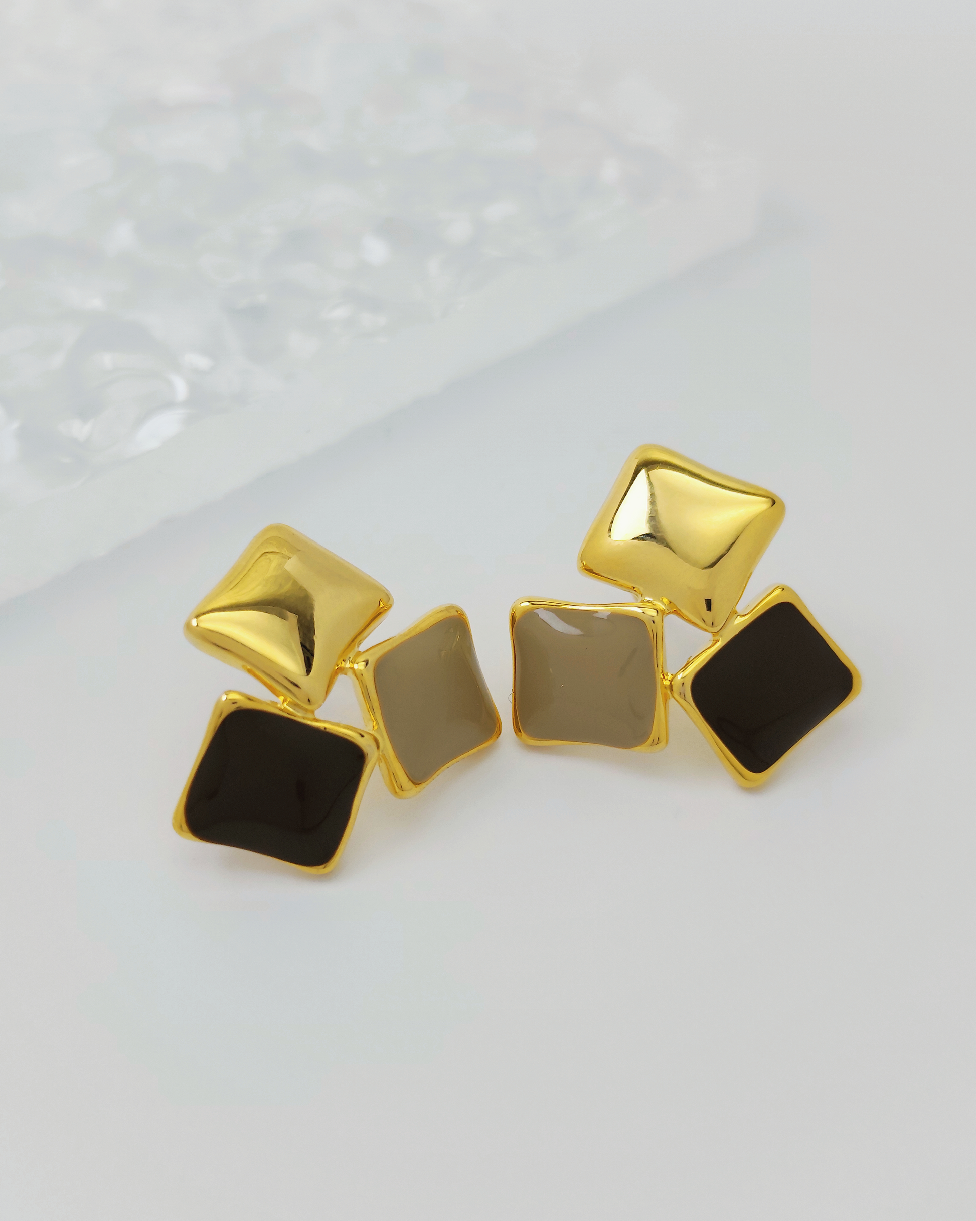 Charminz S925 sterling silver minimalist stud earrings – lightweight, hypoallergenic, and perfect for daily wear in Malaysia.