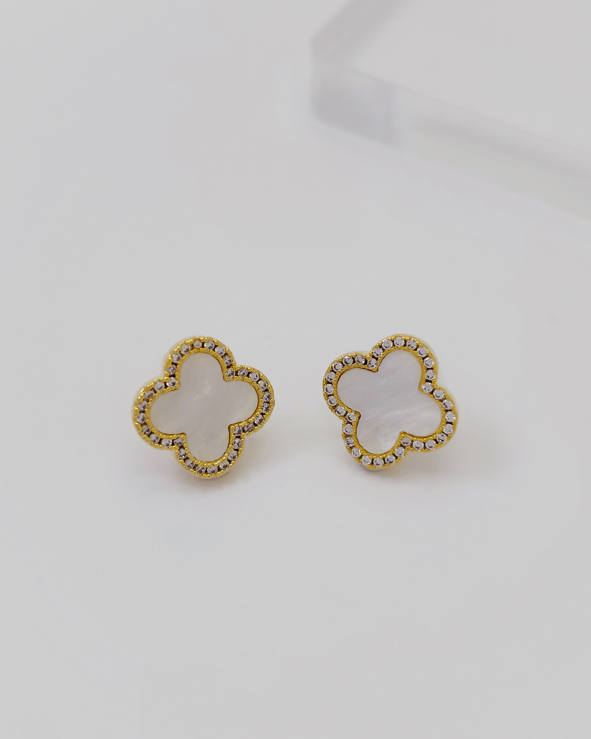 Elegant women’s earrings by Charminz – made with genuine S925 silver, lightweight and hypoallergenic for everyday wear