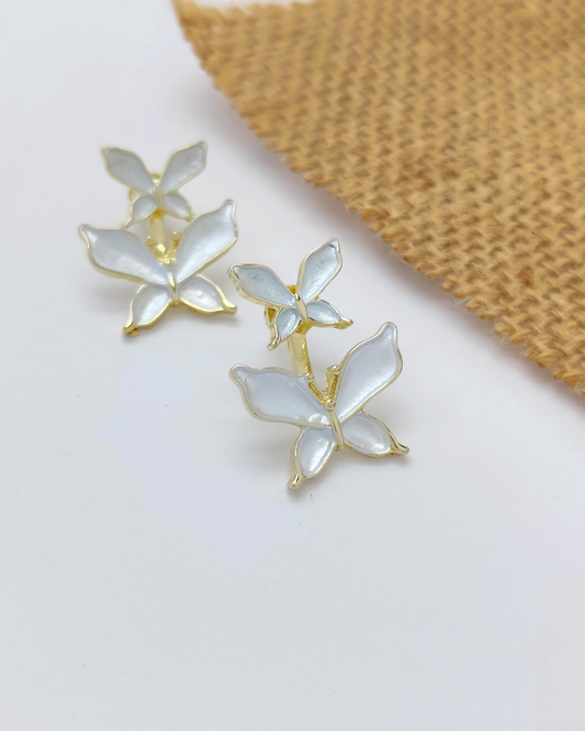 Women’s minimalist stud earrings – S925 silver, hypoallergenic and elegant. Designed by Charminz for effortless everyday wear