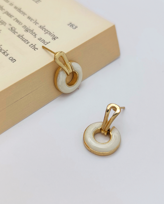 Women’s minimalist stud earrings – S925 silver, hypoallergenic and elegant. Designed by Charminz for effortless everyday wear
