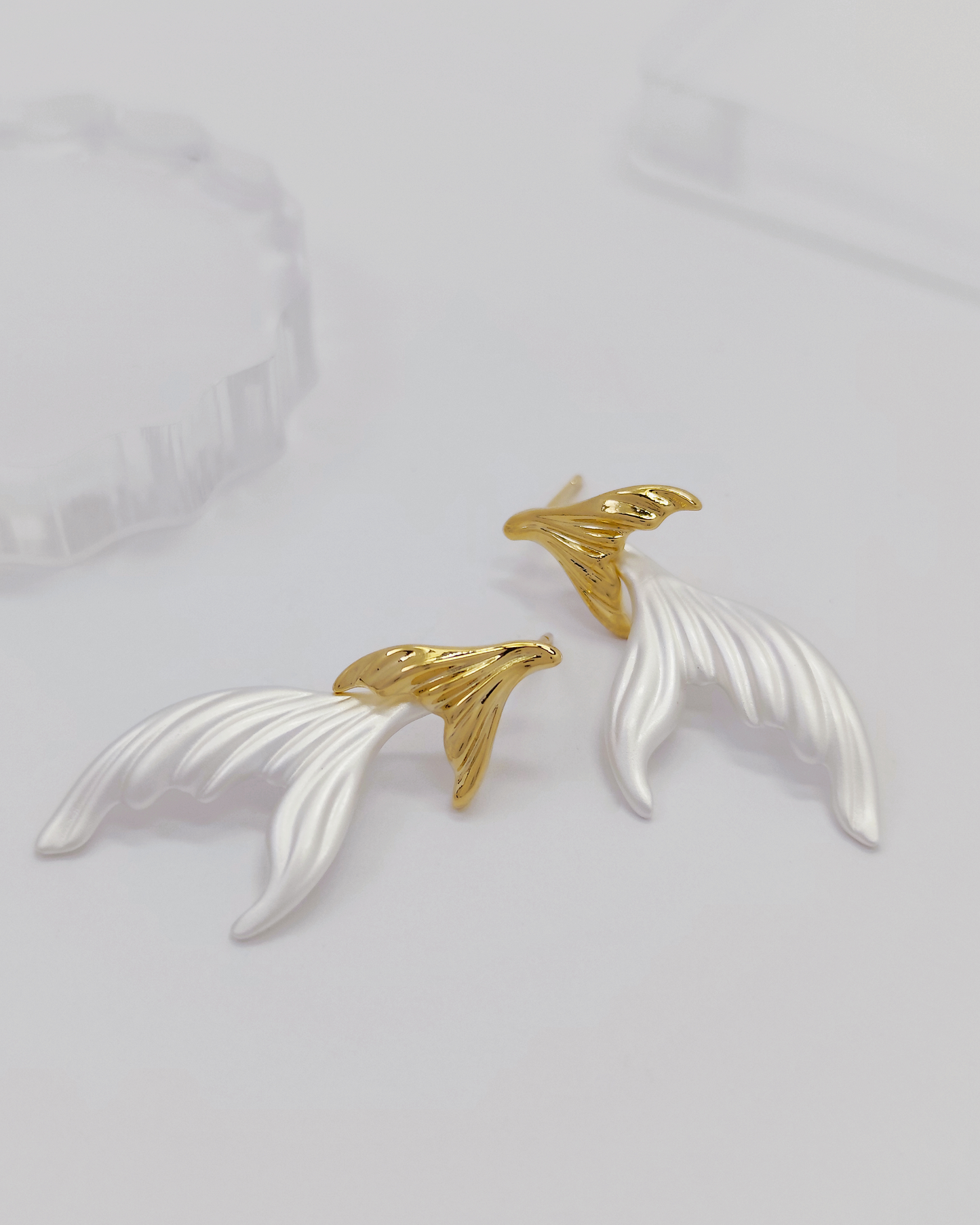 Women’s minimalist stud earrings – S925 silver, hypoallergenic and elegant. Designed by Charminz for effortless everyday wear