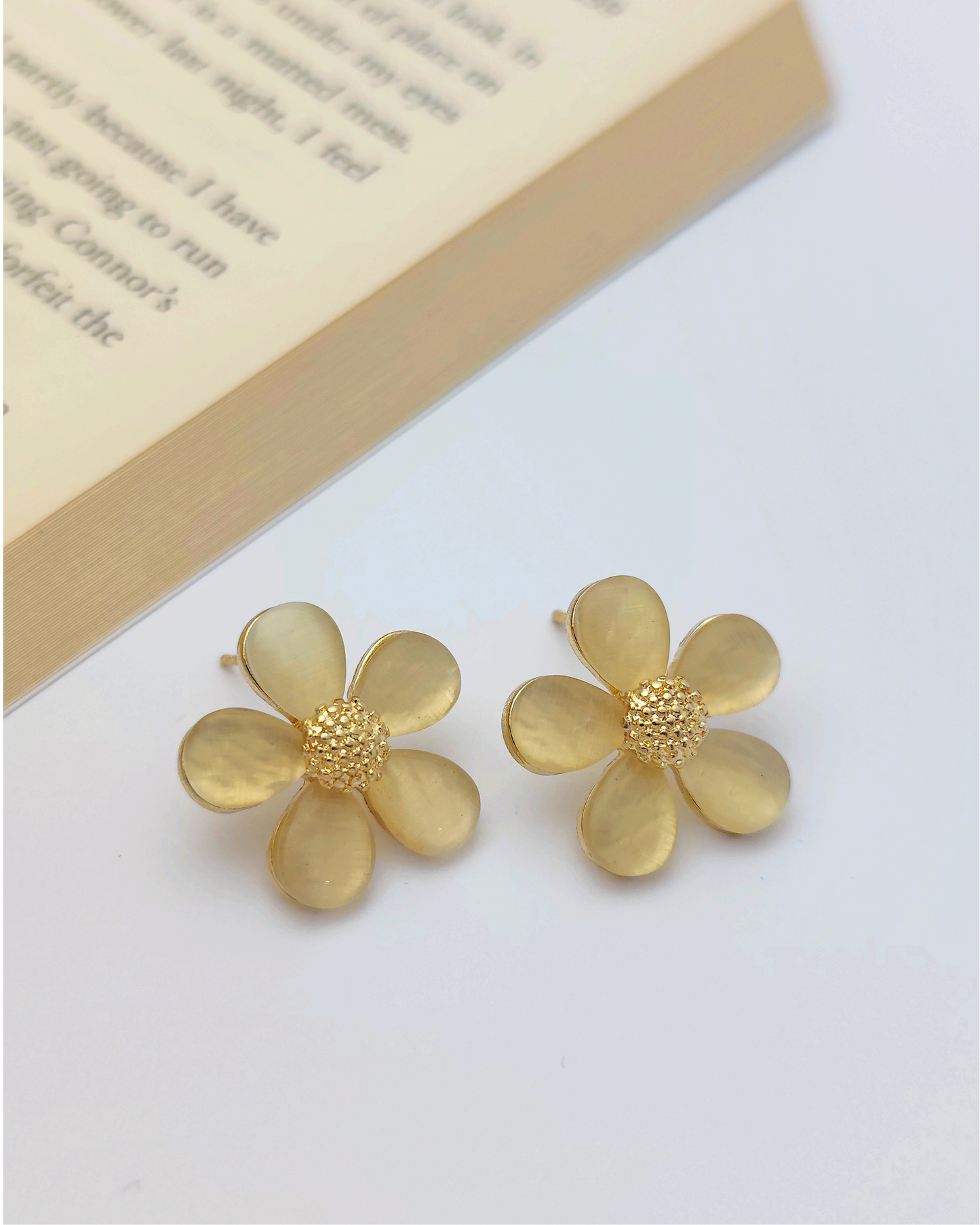 Women’s minimalist stud earrings – S925 silver, hypoallergenic and elegant. Designed by Charminz for effortless everyday wear