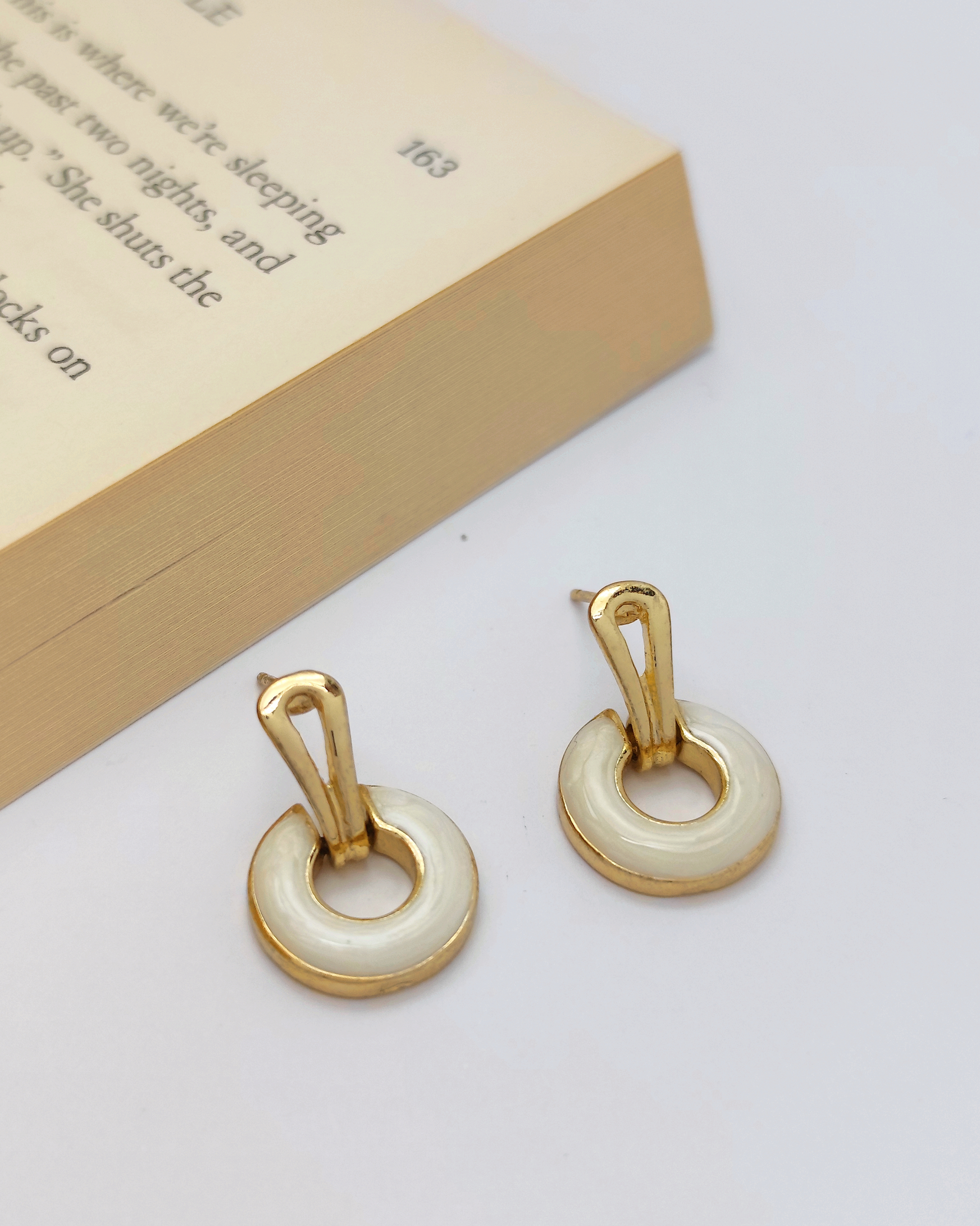 Charminz lightweight silver earrings – crafted with S925 silver, stylish minimalist jewelry ideal for daily outfits or special moments