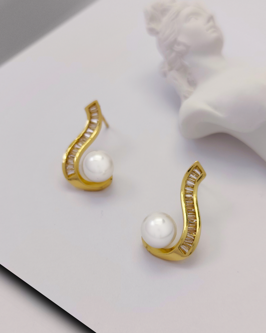 Trendy S925 silver earrings Malaysia – by Charminz, lightweight minimalist pieces that elevate your everyday look