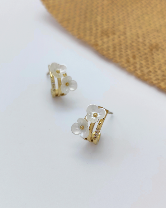 Elegant S925 silver earrings by Charminz – skin-friendly, stylish jewelry for women, suitable for work, gifting, or casual looks