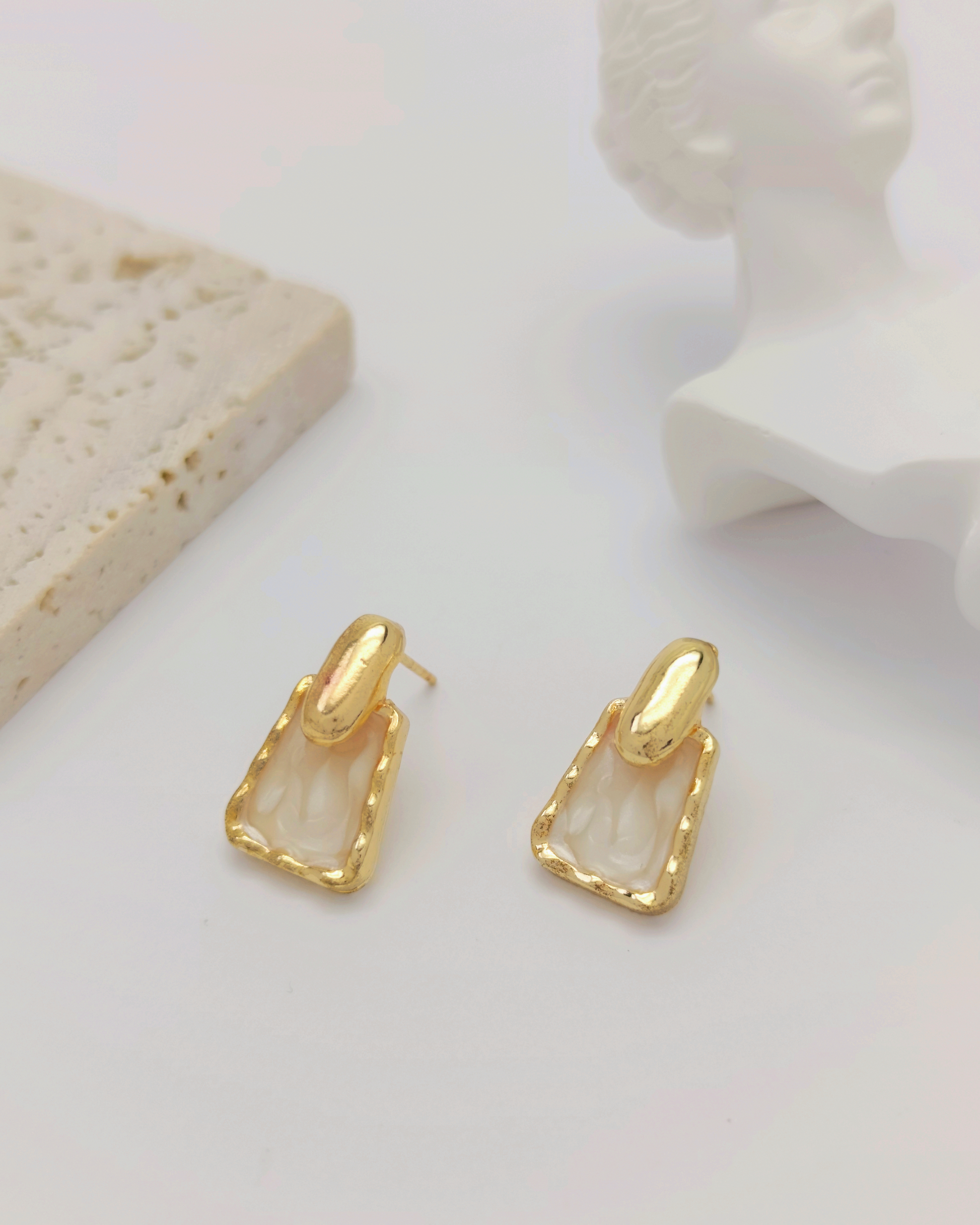 Elegant S925 silver earrings by Charminz – skin-friendly, stylish jewelry for women, suitable for work, gifting, or casual looks