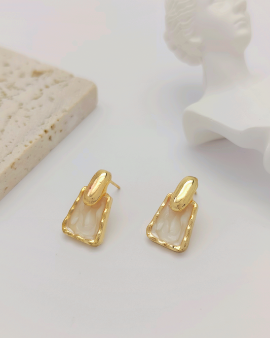 Elegant S925 silver earrings by Charminz – skin-friendly, stylish jewelry for women, suitable for work, gifting, or casual looks
