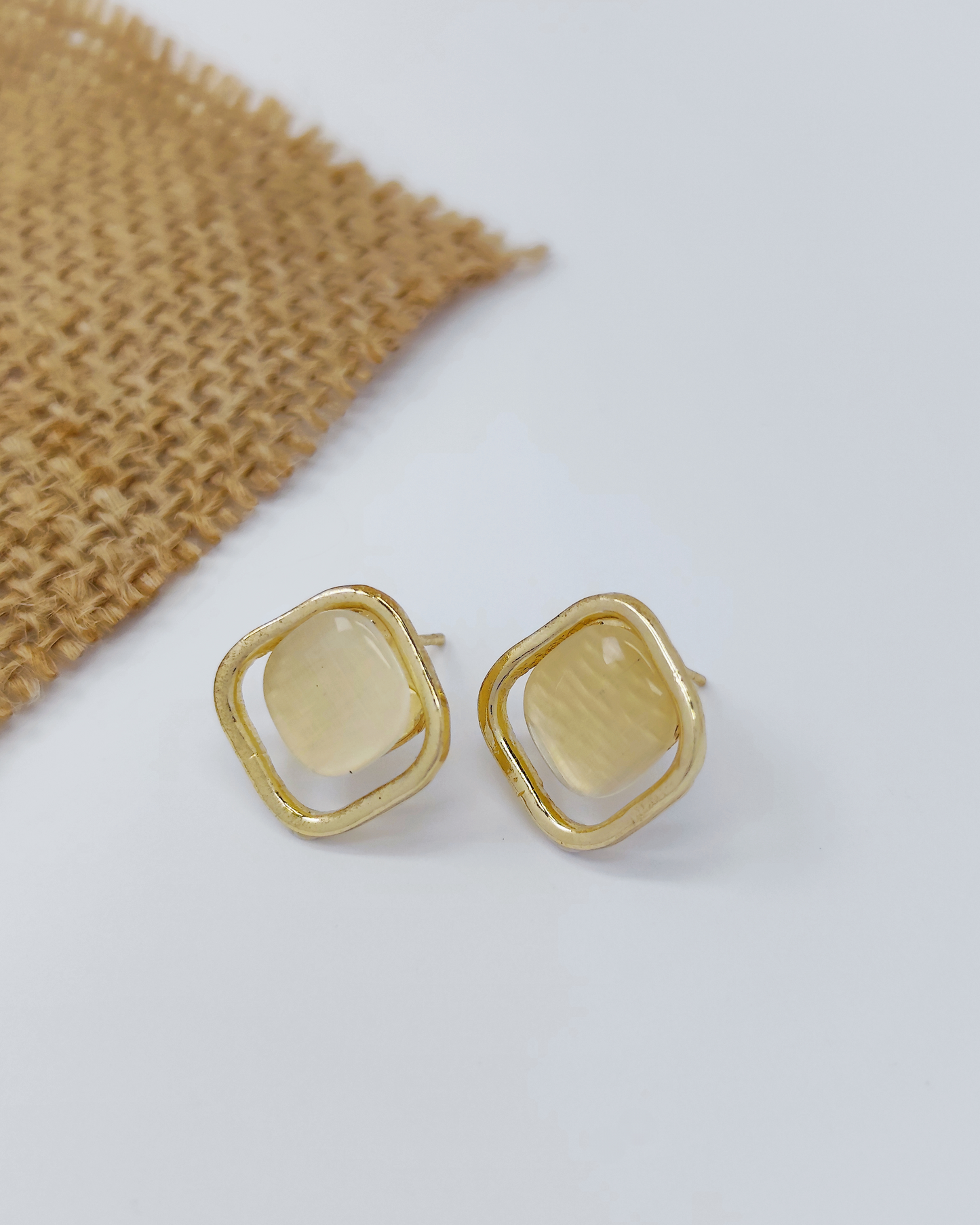 Elegant S925 silver earrings by Charminz – skin-friendly, stylish jewelry for women, suitable for work, gifting, or casual looks
