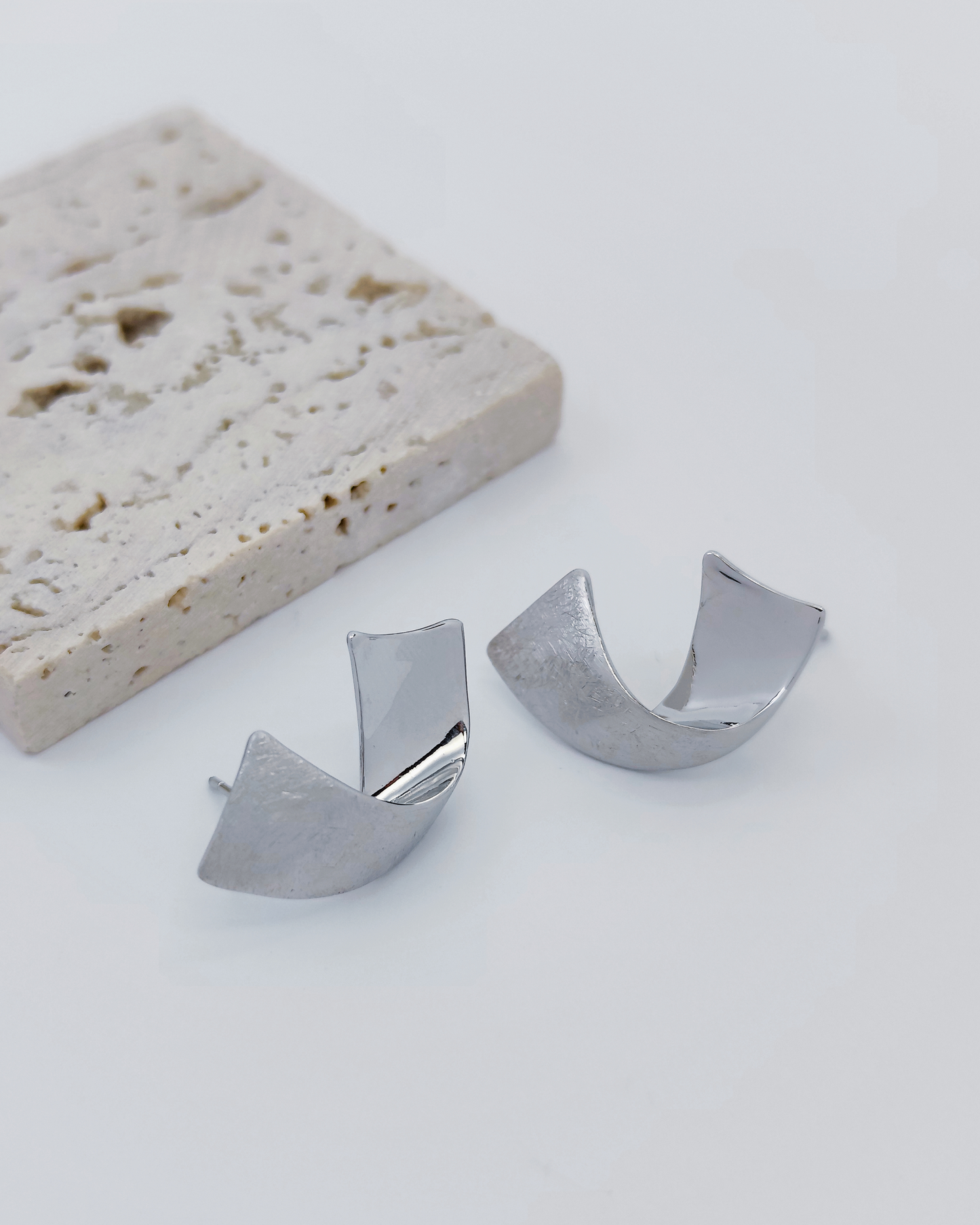 Elegant S925 silver earrings by Charminz – skin-friendly, stylish jewelry for women, suitable for work, gifting, or casual looks