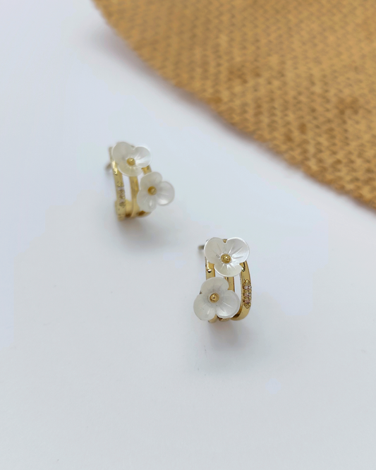 Hypoallergenic minimalist earrings made with S925 sterling silver – lightweight, elegant design for sensitive ears by Charminz