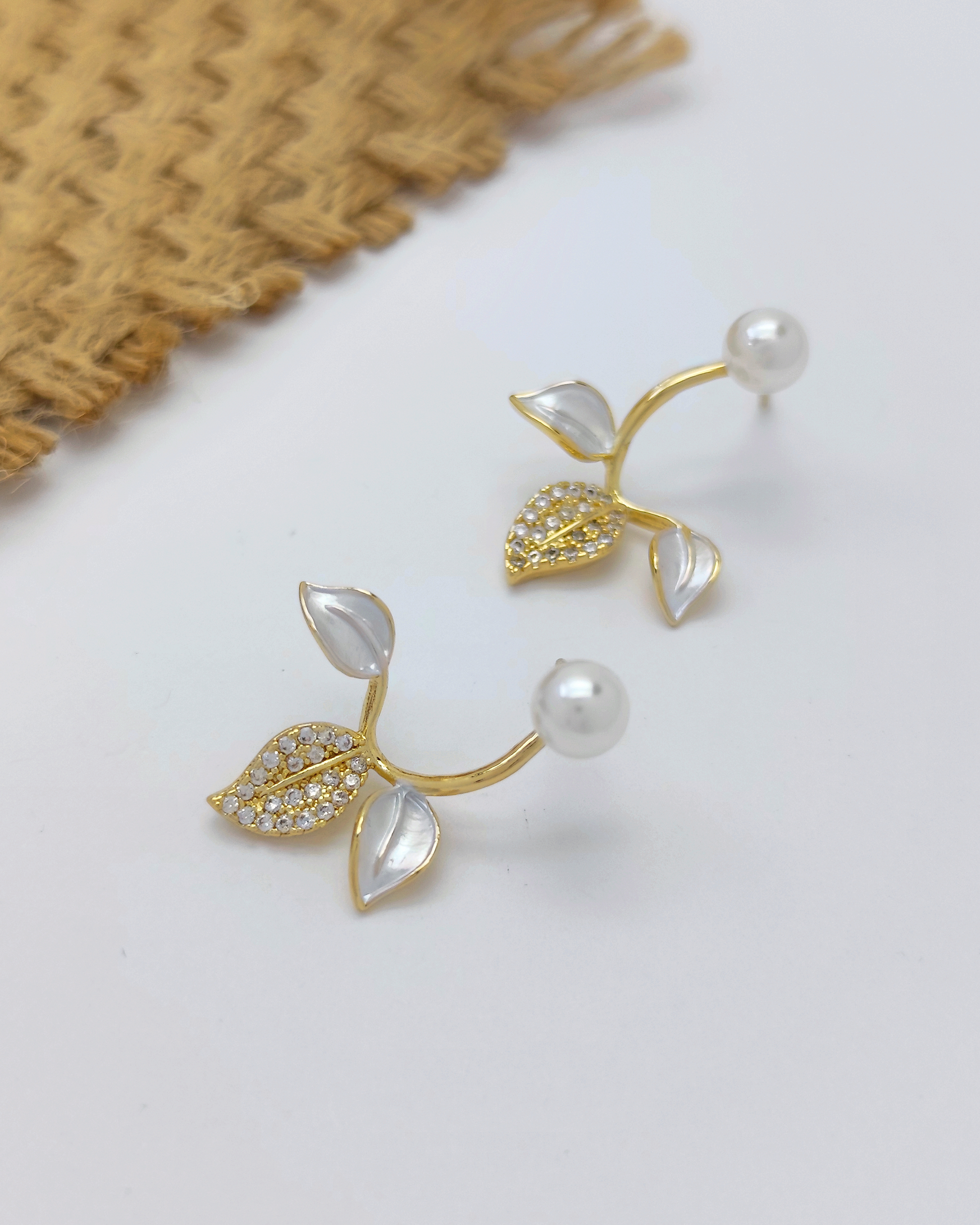 Hypoallergenic minimalist earrings made with S925 sterling silver – lightweight, elegant design for sensitive ears by Charminz