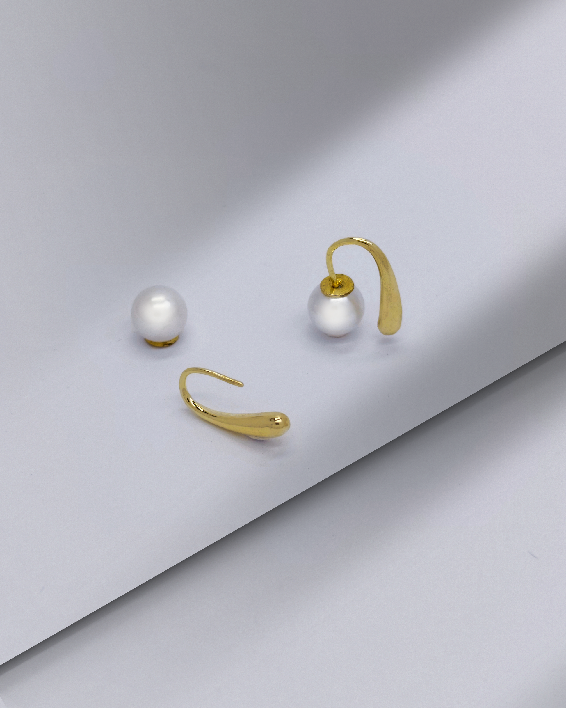 Minimalist S925 silver earrings for her – skin-safe and stylish design by Charminz, suitable for gifts or everyday elegance