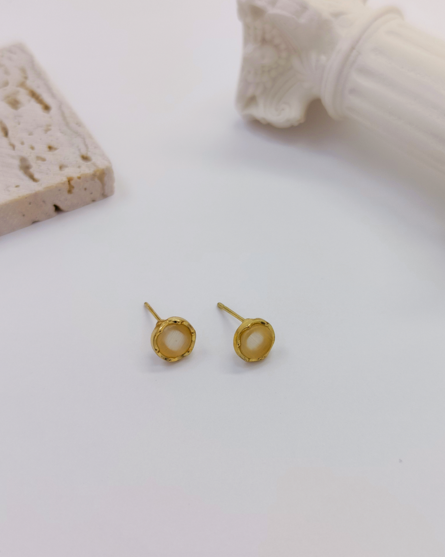 Charminz dainty silver earrings – lightweight and hypoallergenic S925 jewelry for modern minimalist fashion lovers