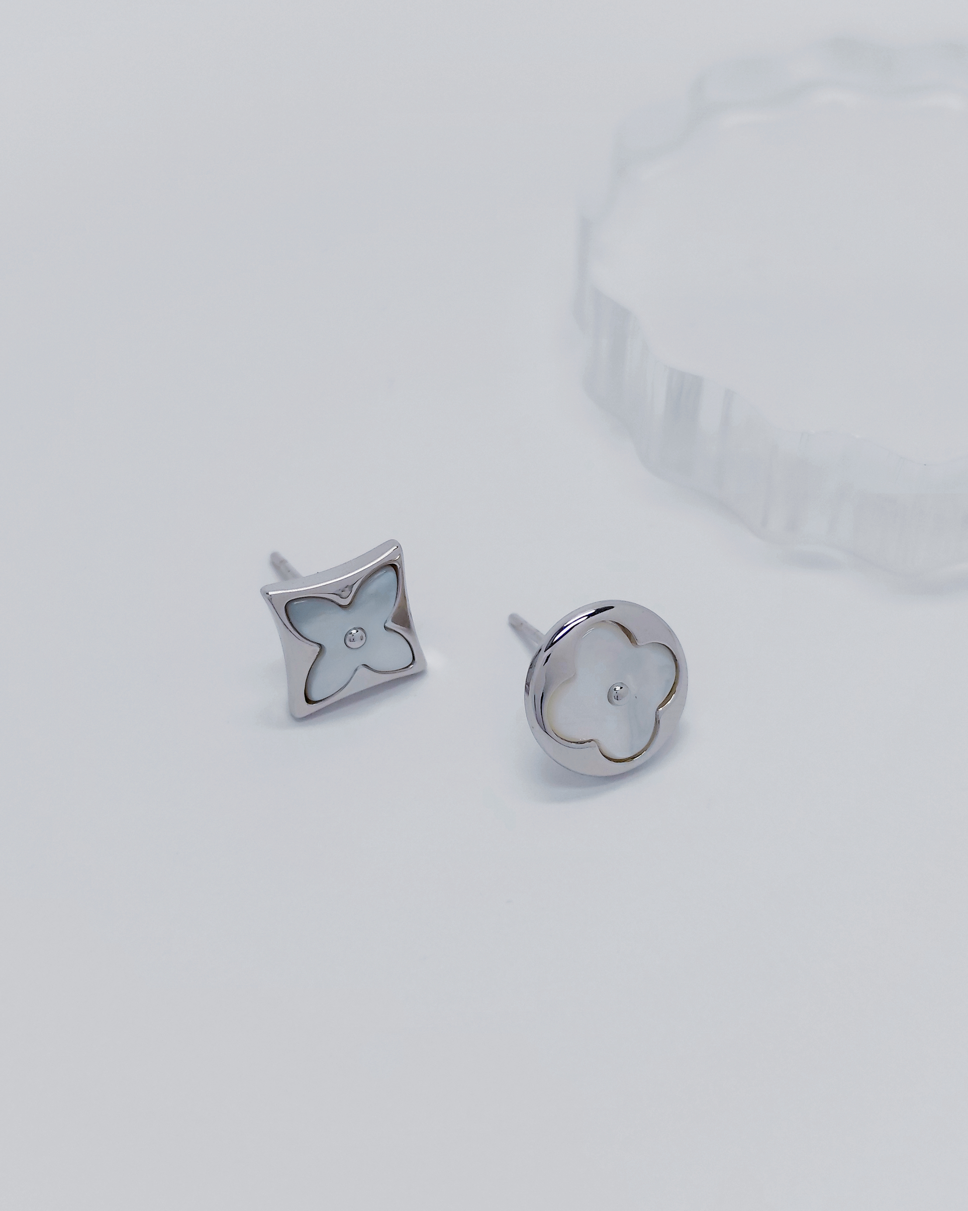 Charminz dainty silver earrings – lightweight and hypoallergenic S925 jewelry for modern minimalist fashion lovers
