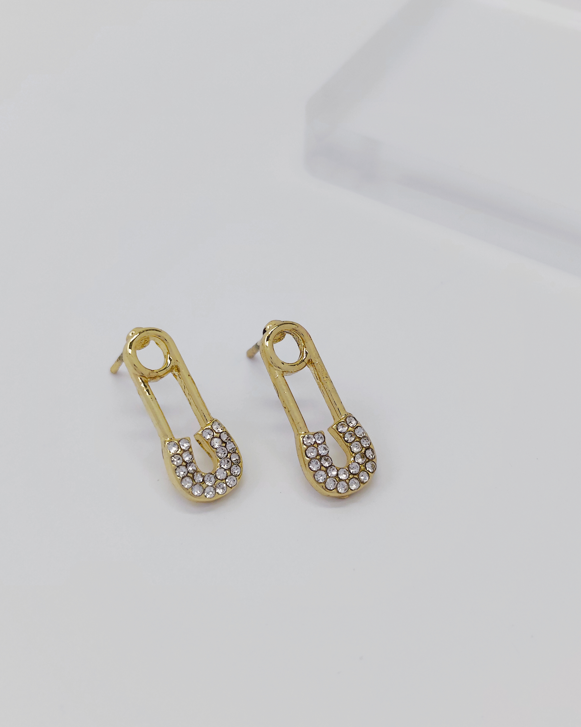 Charminz dainty silver earrings – lightweight and hypoallergenic S925 jewelry for modern minimalist fashion lovers