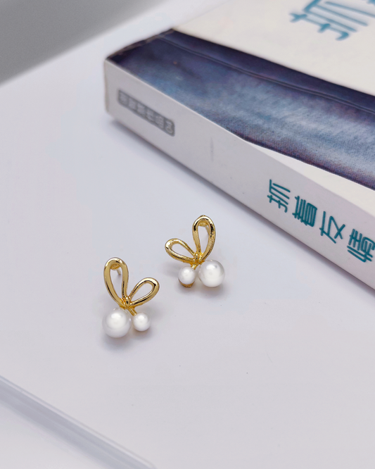 Timeless S925 silver earrings by Charminz – hypoallergenic, minimalist, and lightweight design for women in Malaysia