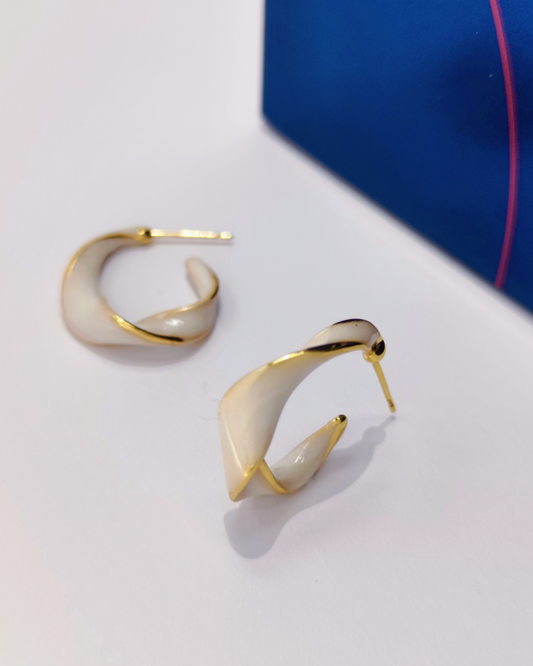 Timeless S925 silver earrings by Charminz – hypoallergenic, minimalist, and lightweight design for women in Malaysia