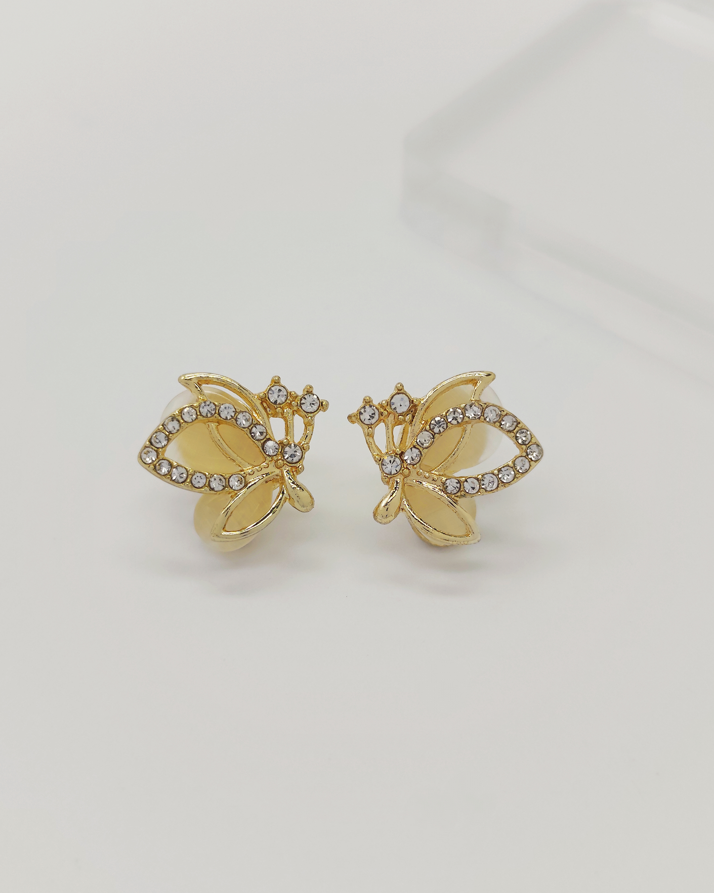 Timeless S925 silver earrings by Charminz – hypoallergenic, minimalist, and lightweight design for women in Malaysia